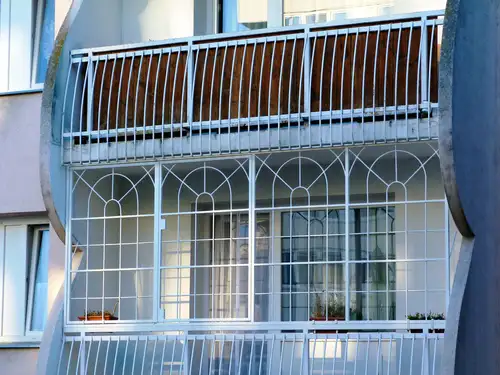 https://knockfor.com/blog/wp-content/uploads/2023/06/Aluminum-Grill-Design-for-Balcony.jpg.webp